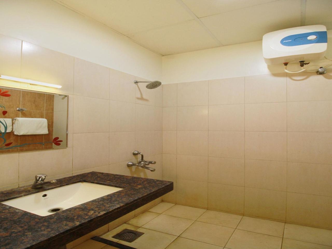 Отель Oyo 3547 Raj Guru Residency Ченнаи Экстерьер фото
